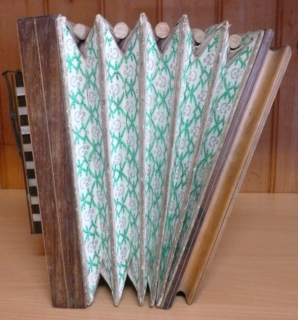 Accordéon en bois d'ébène - 1850 
