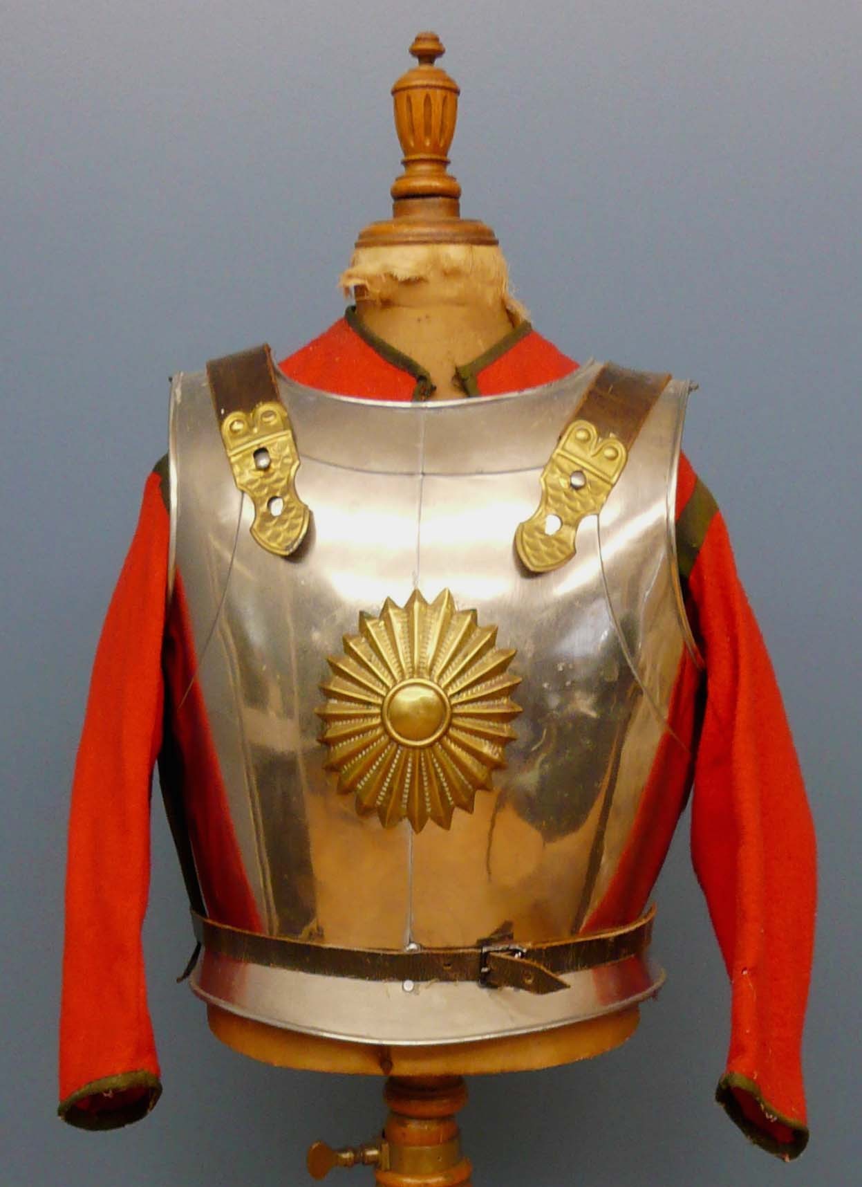 Armure et tunique d'enfant - 20ème siècle